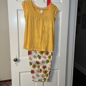 Beautiful yellow T-shirt w cap style sleeves. (Top only ~ Pant not for sale)